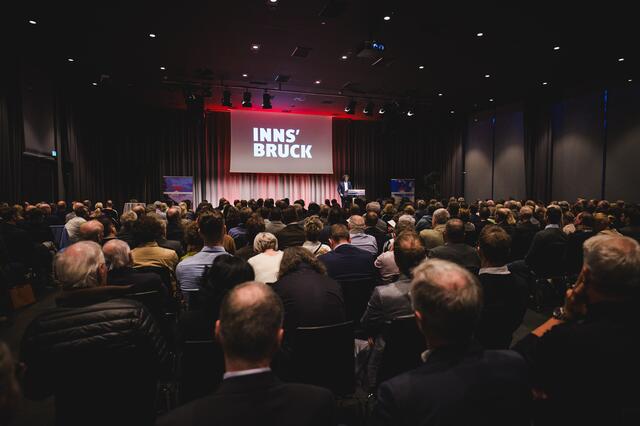 Im Rahmen der diesjährigen Vollversammlung von Innsbruck Tourismus wurde die Strategie „Region Innsbruck ERLEBENSWERT 2030" präsentiert und über die Erhöhung der Aufenthaltsabgabe im Verbandsgebiet abgestimmt. | Foto: Oss