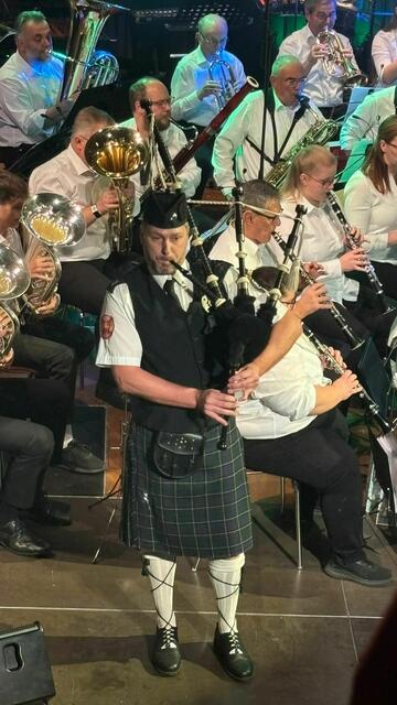 Ein Höhepunkt des Abends war Steven Dert, der am Dudelsack das Publikum begeisterte. | Foto: Steven Dert