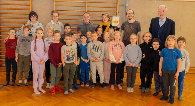 Bürgermeister Klaus Schneeberger war bei einem "MellowYellow"-Aktionstag in der Sta. Christiana mit dabei. | Foto: Stadt Wiener Neustadt/Weller