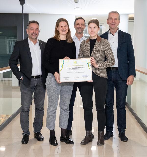 Von links: Geschäftsführer Walter Kneidinger, Mitglied "Netzwerk Mobilität" Regina Schuhmann, Leiter "Netzwerk Mobilität" Andreas Füreder, Umweltmanagerin Helene Großauer sowie Geschäftsführer Stefan Meusburger | Foto: Ordensklinikum Linz