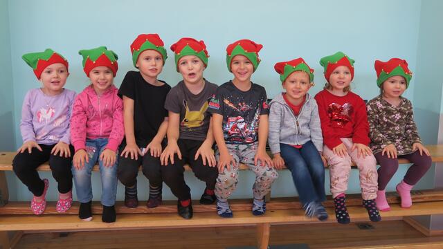 Weihnachtswichtel in Lanzenkirchen: 
Valentina, Lilla, Leo, Kiano, Jonas, Simon, 
Lotta und Tiana