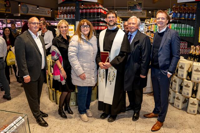 Bei der feierlichen Eröffnung vor Ort waren PENNY Vertriebsdirektor Niko Karras, BIPA Vertriebsdirektorin Evelyn Weber, Bürgermeisterin Klaudia Osztovics, Pater Bernhard Lang, Altbürgermeister Herbert Osterbauer und BILLA Vertriebsleiter Fabian Spicker. | Foto: Robert Harson