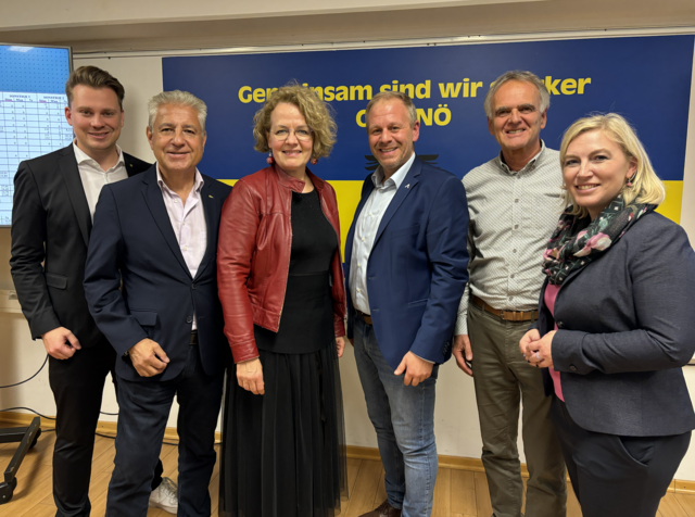 Richtig gute Stimmung in der GÖD-Zentrale: Florian Krumböck, Harald Sterle, Christiane Teschl-Hofmeister, Matthias Deiser, Helmut Traper, Doris Hahn | Foto: MeinBezirk