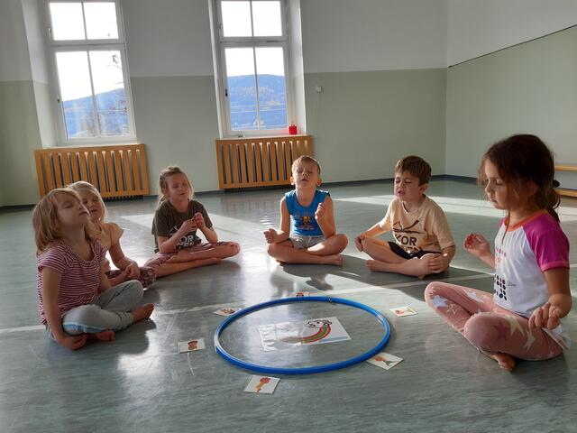 Entspannung pur: Die Kinder im Kindergarten St. Oswald ob Eibiswald erhielten erste Einblicke in die Medidation. | Foto: KiGa St. Oswald ob Eibiswald