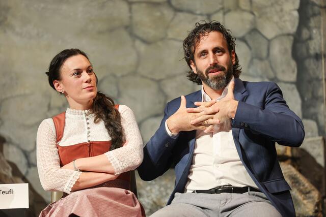 Hauptdarsteller Eva Maria Schinwald (Maria) und Bernhard Teufl (Josef) | Foto: Salzburger Adventsingen / Franz Neumayr