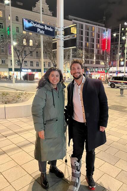 Landschaftsplanerin Carla Lo und Bezirksvorsteher Markus Rumelhart (SPÖ) bei der Eröffnung. | Foto: BV6