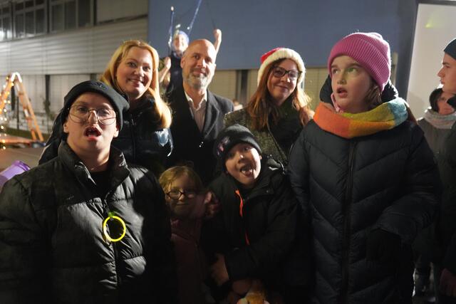 Adventdorf der Sonderschule Frauenkirchen: Bildungslandesrätin Daniela Winkler, Bürgermeister Hannes Schmid, Bereichsleiterin Gerlinde Hrabec | Foto: Andrea Glatzer