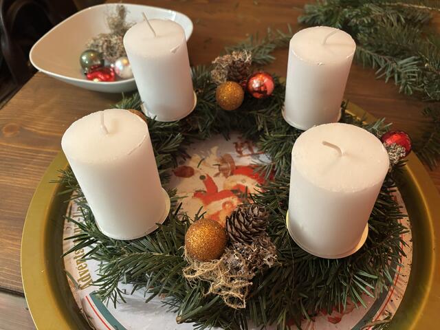 Hier ist eine DIY-Anleitung für einen Adventkranz. | Foto: MeinBezirk/Gerold