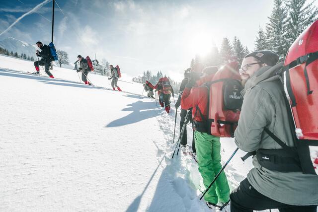 Schneeschuhwandern ermöglicht es, die Natur zu genießen und die Winterlandschaft auf eine ganz besondere Weise zu erleben. | Foto: Sebastian Kubatz