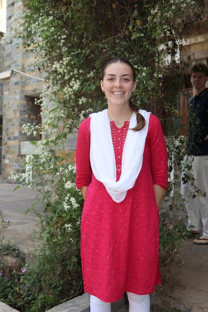 Die 198-jährige Reuttenerin Fernanda Gomez-Baumgartner absolviert aktuell ein Freiwilligenjahr in Indien.  | Foto: Elisabeth Zangerl