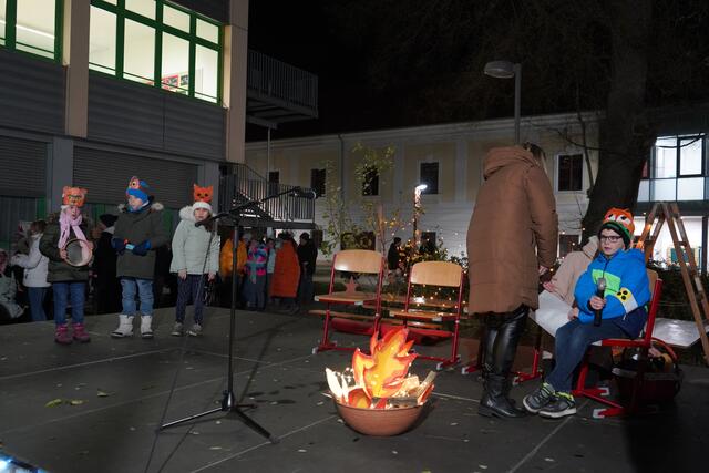 Eine Klanggeschichte der I-Klasse bei der ein Fuchs, ein Bär, ein Eichhörnchen und eine Eule nicht fehlen durften | Foto: Andrea Glatzer
