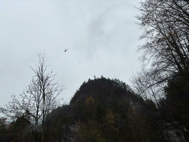 Die Polizei sucht nach dem Täter.  | Foto: Gründler