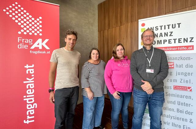 Martin Mahringer (AK OÖ), Michaela Strasser (Caritas OÖ / Spar Projekt), Sandra Moises (Caritas OÖ / Spar Projekt) und Thorsten Rathner (Schuldnerhilfe OÖ). | Foto: AKOÖ