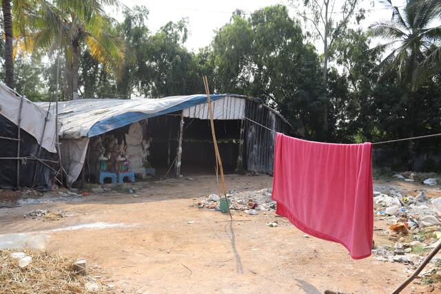 Einer der vielen Slums der Stadt Hyderabad.  | Foto: Elisabeth Zangerl