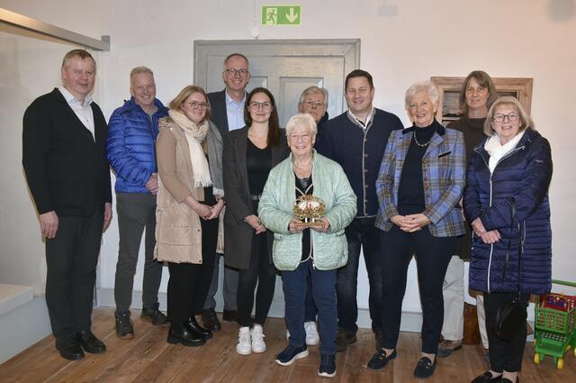 der neugewählte Vorstand inkl Pfarrer und Bgm, vlnr.: Pfarrer Gerhard Fuchsberger, Kassaprüfer Erich Sampl, Kassierin Christina König, Bürgermeister Manfred Sampl, Kassaprüferin Bettina Hauer, Ehrenobfrau Dietlinde Esterbauer, Obmann Stv. Kristian Philipp, Obmann Roland Holitzky, Schriftführerin Erna Brugger, Kustodin Jenny Scharfetter, Kustodin Stv. Anna Lassacher. | Foto: Roland Holitzky