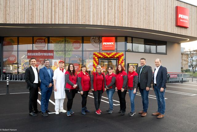 Das PENNY Filialteam Neunkirchen freut sich über den neuen Markt. | Foto: Robert Harson