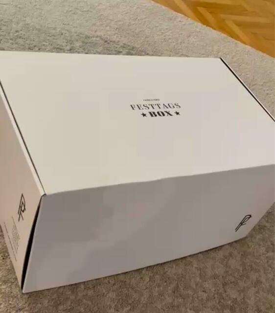 Das Menü für vier bis sechs Personen wird vollständig in diese Festtags-Box gepackt. | Foto: Scherz