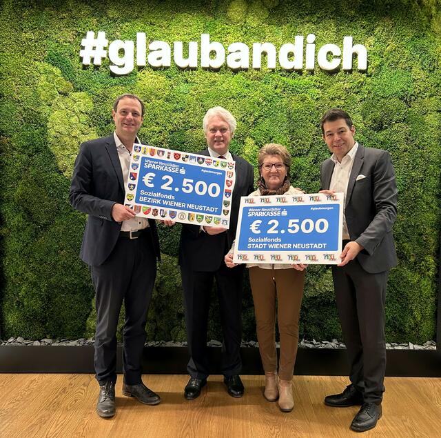 Bezirkshauptmann Mag. Markus Sauer, Vorstandsdirektor Dr. Klaus Lehner, Stadträtin Erika Buchinger und Vorstandsdirektor Mag. (FH) Christian Spitzer. | Foto: Wiener Neustädter Sparkasse