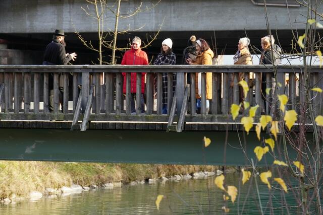 Es fand auch ein Spaziergang zur Ehrung historischer Frauen statt.  | Foto: Maria Reitberger