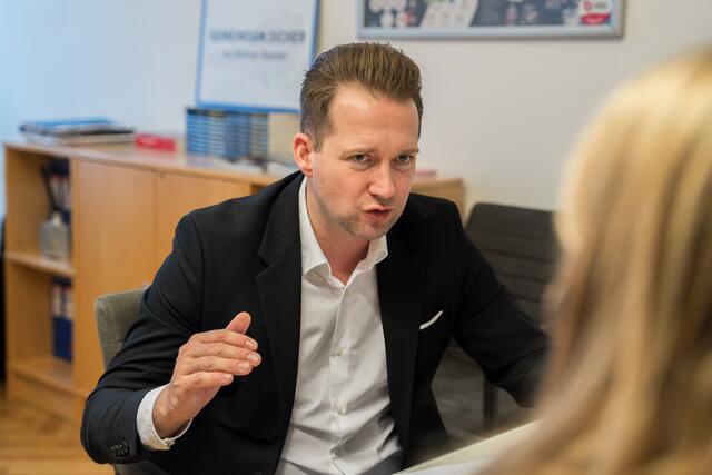 Rainer Will: Wir hoffen, dass die Menschen insbesondere im Weihnachtsgeschäft regional einkaufen, weil jeder fünfte Arbeitsplatz im Handel in der Region zu Hause ist – und zwar in allen Regionen.  | Foto: Martin Baumgartner