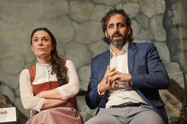Hauptdarsteller Eva Maria Schinwald (Maria) und Bernhard Teufl (Josef) | Foto: Salzburger Adventsingen / Franz Neumayr