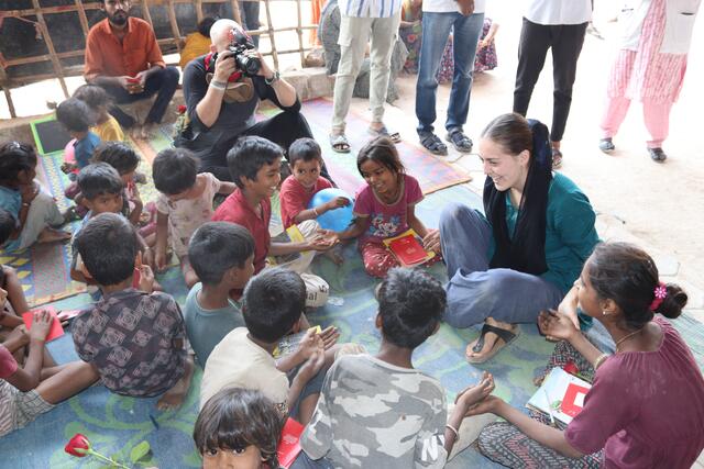 Fernanda Gomez-Baumgartner zu Besuch in einer Slum-Schule.  | Foto: Elisabeth Zangerl