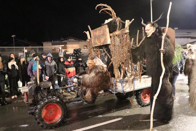 Der Lauf in Zams war sehr gut besucht und die Gruppen waren sehenswert | Foto: Celina Leitner