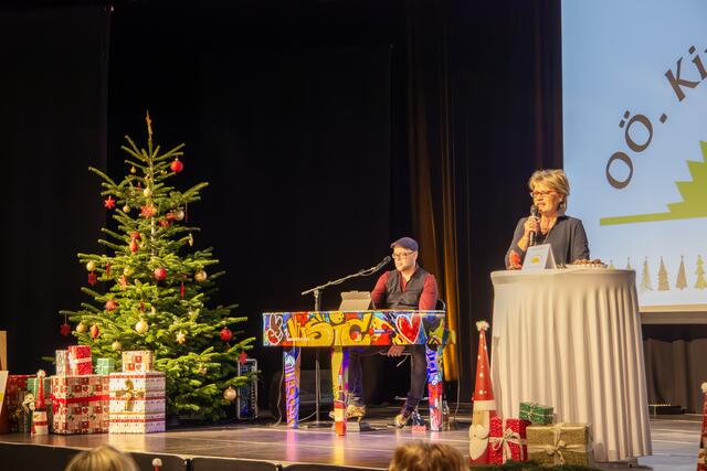 Die Christbaumvernissage der OÖ. Kinder-Krebs-Hilfe war ein voller Erfolg. | Foto: OÖKKH