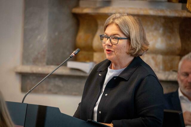 Die in Trins wohnhafte Landtagsabgeordnete wünscht sich einen Ausbau des öffentlichen Nahverkehrs anstatt einer Ausdünnung. | Foto: privat