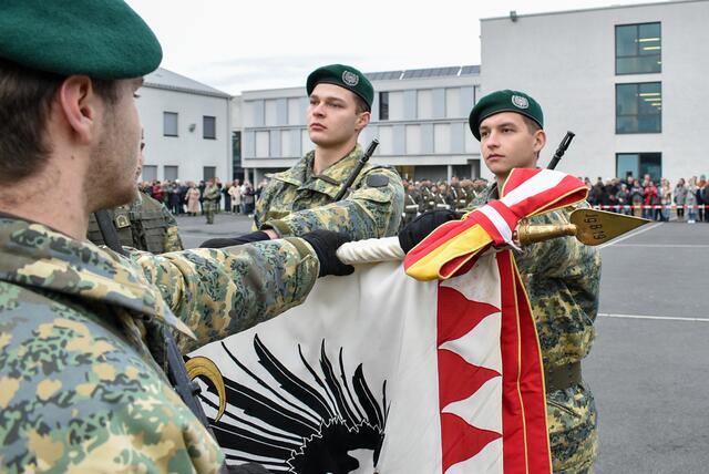 "Ich gelobe!" - 75 Rekruten des Bundesheers legten in der Montecuccoli-Kaserne ihr Treuegelöbnis auf die Republik Österreich ab. | Foto: Jägerbataillon 19/Schabhüttl