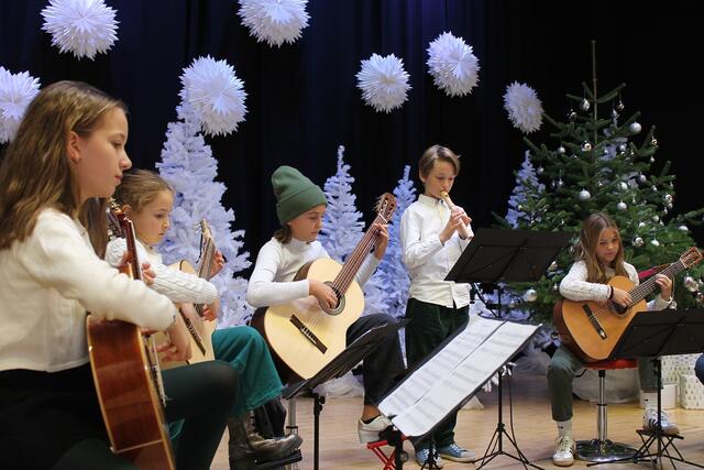 Musik schenken: Die einzelnen Ensembles des Musikum Salzburg gestalten ein "Türchen" des Adventkalenders.  | Foto: Musikum Salzburg