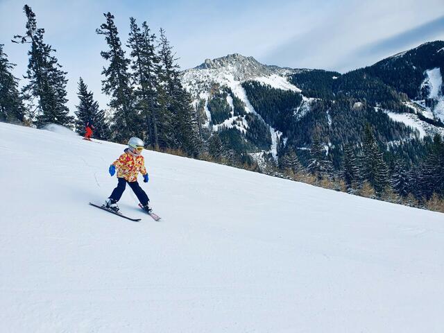 Schon die Kleinsten lernen am Präbichl Hang für Hang das Skifahren. | Foto: MeinBezirk/Jung