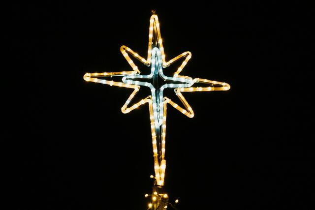 (Symbolfoto) Bei der Wahl der Weihnachtsbeleuchtung hatte die Bevölkerung und insbesondere die Kinder der Gemeinde das Sagen. | Foto: Symbolfoto: Unsplash