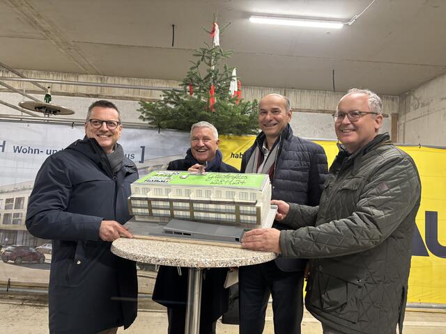 Andreas Haderer (Krückl), Johann Fröschl und Klaus Drabek (Raiffeisenbank Perg) sowie Christian Kastner (Habau).