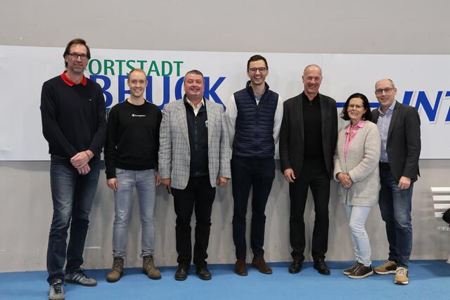 Der neue Vorstand des ESV-Tennis Bruck setzt sich aus Christian Herbst, Kilian Patrick, Walter Pretterhofer, Thomas Holzgruber, Harald Holzgruber, Gertraud Illmayer und Christian Mayer zusammen. | Foto: KK