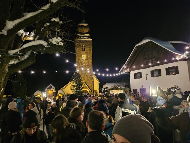 Weihnachtsmarkt am idyllischen Dorfplatz Krispl.
Foto: TVB Krispl