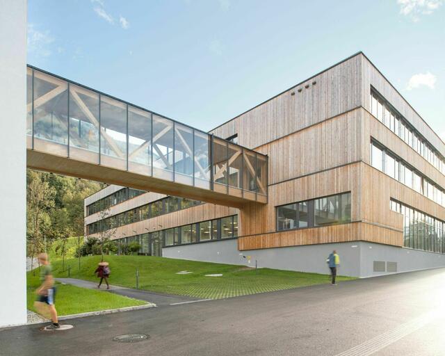 Die HBLFA Tirol ist im Ortsteil Rotholz in der Gemeinde Strass i. Z. angesiedelt. | Foto: HBLFA Tirol