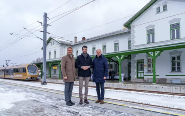 NÖVOG Geschäftsführer Wolfgang Schroll, LH-Stellvertreter Udo Landbauer &amp; der Bürgermeister von Mariazell, Walter Schweighofer, eröffneten den neuen Bahnhof Mariazell (v.l.n.r.). | Foto:  NÖVOG/Bollwein