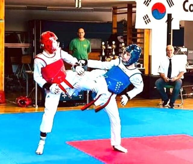 Joshua Walter (rot) im Kampf gegen Aron Lechtaler. | Foto: Taekwondo-Club