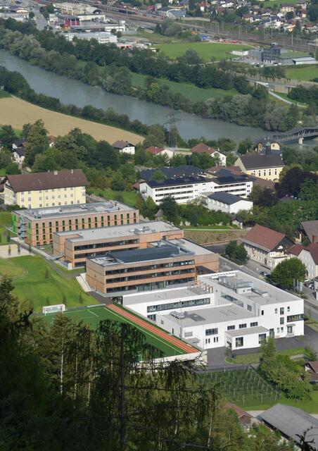 Der Schulkomplex bietet viele Ausbildungsmöglichkeiten. | Foto: HBLFA Tirol
