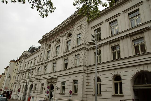 Das Bezirksparlament fand sich im Simmeringer Amtshaus am Enkplatz 2 zusammen. | Foto: Alois Fischer