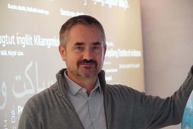 Karl-Heinz Kreuzsaler vom Kulturverein "Blaues Fenster" informiert über das Wirken von Joseph Mohr in Wagrain. | Foto: Nicole Hettegger