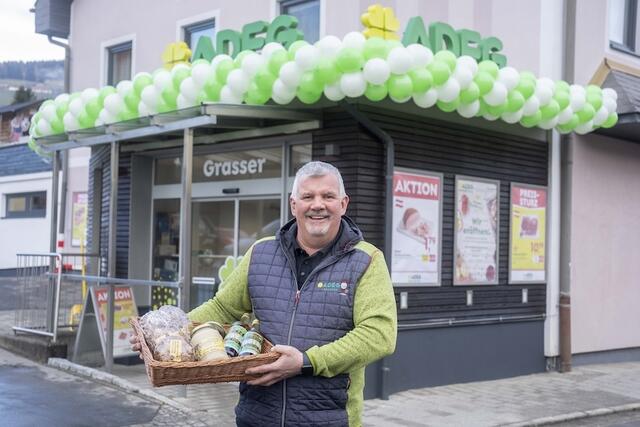 ADEG Kaufmann Alois Grasser sichert die lokale Nahversorgung in der Marktgemeinde St. Lambrecht und darf sich über einen modernisierten Markt freuen. | Foto: Rewe International