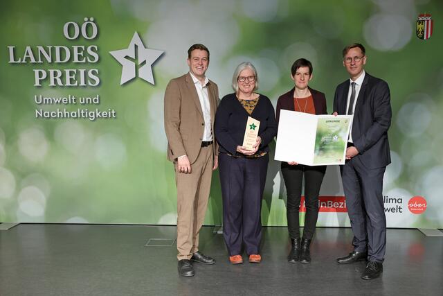 Steyrdorfladen:                                                                                                                
v.l.n.r. LR Stefan Kaineder, Annemarie Niedereder-Mayr, Barbara Gruber, Chefredakteur Thomas Winkler | Foto: Denise Stinglmayr/Land OÖ