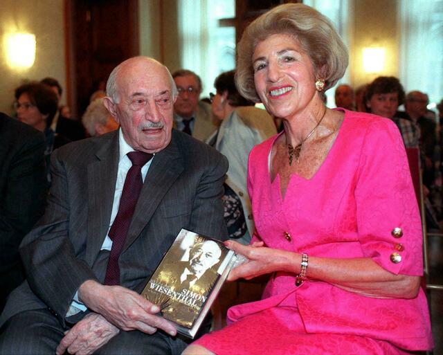 Hella Pick, hier zusammen mit Simon Wiesenthal im Jahr 1997, ist in der Nacht auf Donnerstag verstorben. | Foto: GINDL Barbara / APA / picturedesk.com