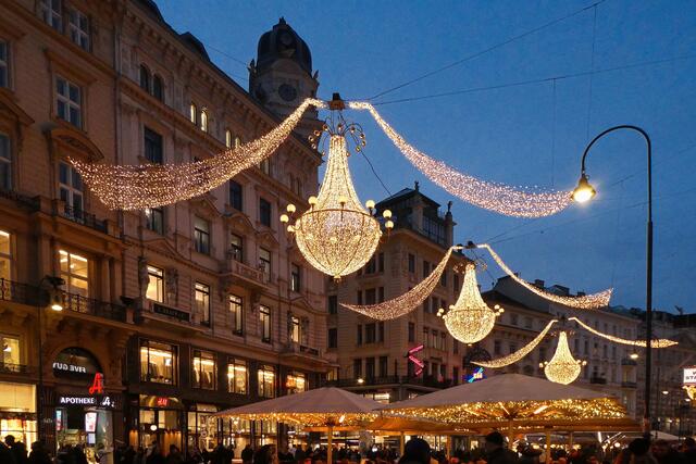 Eine der beeindruckendsten Festbeleuchtungen ist jene am Graben