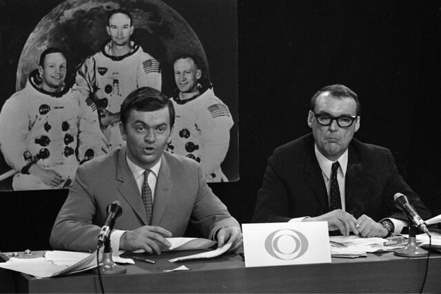 Nidetzky (l.) in seiner Rolle als Co-Moderator bei der Apollo 11 Mission. | Foto: Votava / brandstaetter images / picturedesk.com