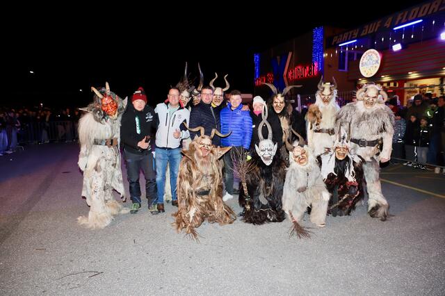 Bgm. Johann Schützenhöfer, Markus Käfer, Matthias Kopper und Ulli Pangerl mit Uwe Horst Stückelschwaiger und „Ringkogel Pass Hartberg“. | Foto: Alfred Mayer