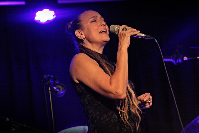 Als special guest bereicherte Melanie Bong mit ausdrucksstarker und facettenreicher Stimme den Abend.