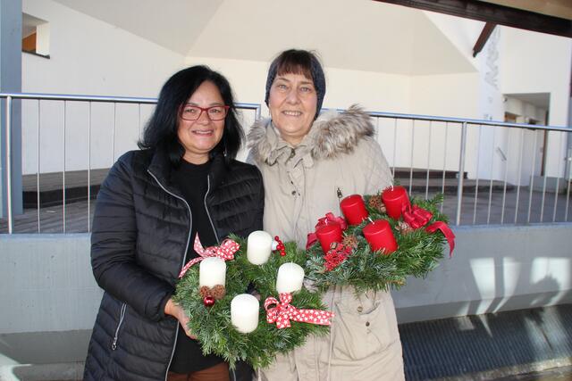 Die beiden rührigen Hauptorganisatorinnen des Kemater Adventmarktes: Claudia Ruetz-Knitel (l.) und ihre Schwägerin Claudia Ruetz. | Foto: Jordan
